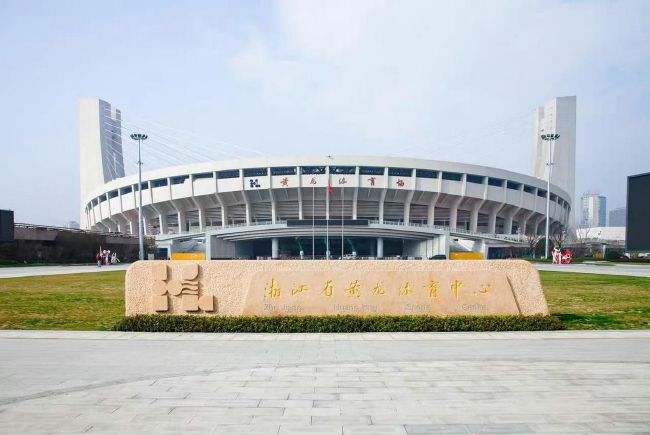 我们期望他在2024年欧洲赛季初准备好回归，也就是（明年）八月份。
